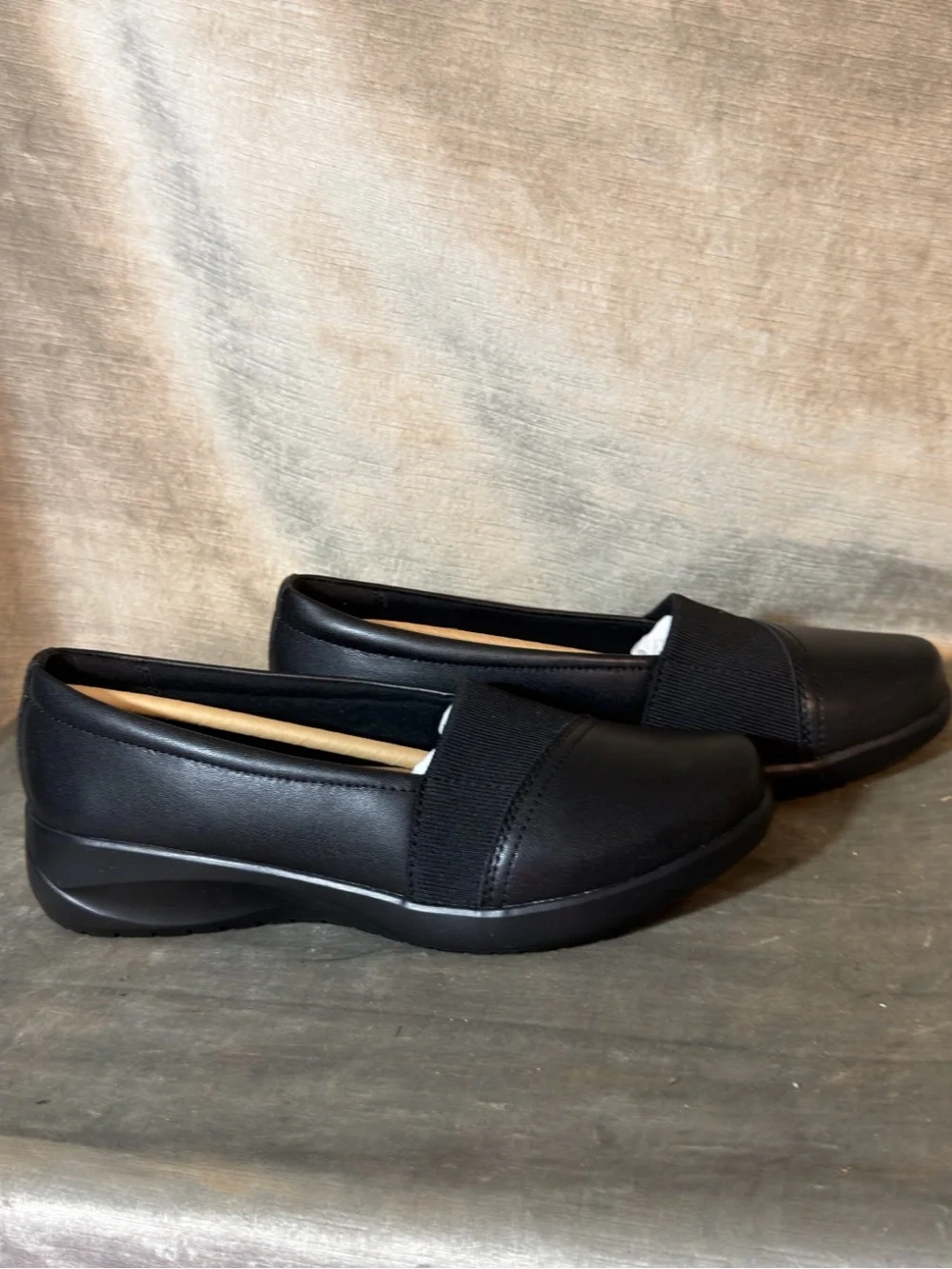 Clarks Kaetlyn Rhea Black Leather Slip-On Flats. Women's Size 7.5 Wide NEW